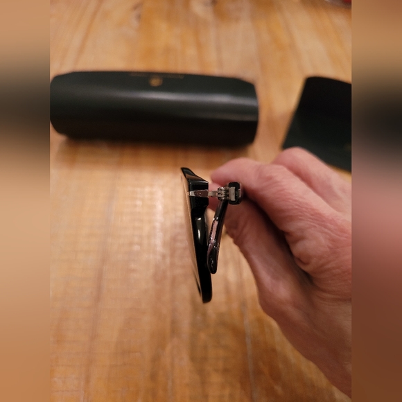 Eyewear by David Beckham - Picture 6 of 8